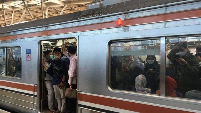 Auto Sesak di Stasiun Manggarai saat Jam Pulang Kantor (Magdalena Handrica Natasya Gadja/detikcom)
