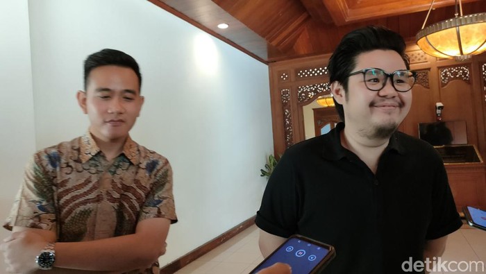 Bos Persis Solo Kevin Nugroho dan Wali Kota Solo Gibran Rakabuming Raka di Balai Kota Solo, Rabu (10/5/2023).