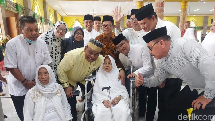 CJH tertua Bone berusia 99 tahun saat mengikuti manasik tingkat Kabupaten.