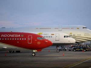 Pesawat Jumbo Sultan Brunei Parkir di Bali, Tepat di Sebelah Jokowi