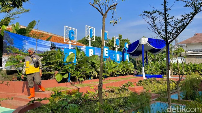 Dinas Sumber Daya Air dan Bina Marga (DSDABM) hari ini telah meresmikan Instalasi Pengolahan Air Limbah (IPAL) Grey Water.