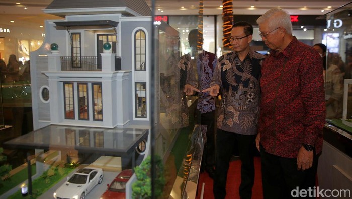 Dorong Bisnis KPR, Bank Mandiri Gandeng Agung Podomoro Land Bank Mandiri berkolaborasi dengan pengembang properti Agung Podomoro Land. Mereka menangkap antusiasme masyarakat dalam mencari hunian impian rumah pertama.