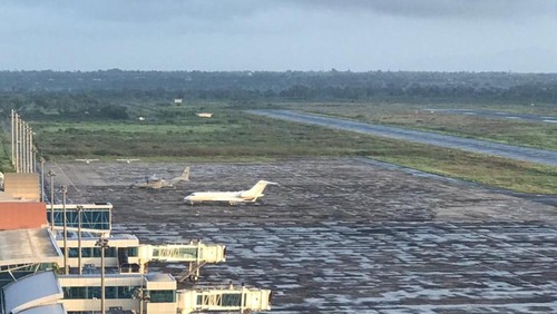 Dua pesawat delegasi KTT ASEAN, Menteri BUMN Erick Thohir dan salah satu orang terkaya RI Dato Sri Tahir, parkir di Bandara Lombok.