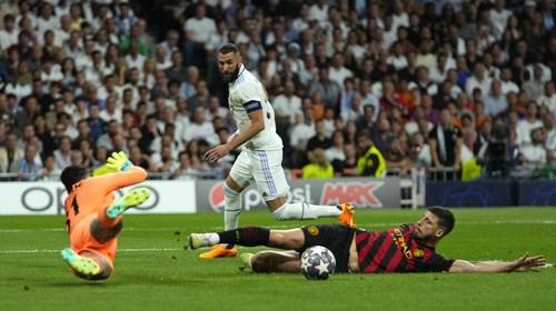 Manchester Citys Ruben Dias, right, and Manchester Citys goalkeeper Ederson combine to stop Real Madrids Karim Benzema during the Champions League semifinal first leg soccer match between Real Madrid and Manchester City at the Santiago Bernabeu stadium in Madrid, Spain, Tuesday, May 9, 2023. (AP Photo/Manu Fernandez)