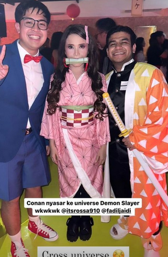Jerome Polin tampil ala Conan. Sementara Rossa tampil dengan Kimono menirukan Nezuko yang berpasangan dengan Fadil Zaidi yang cosplay ala Zenitsu. Foto: Instagram