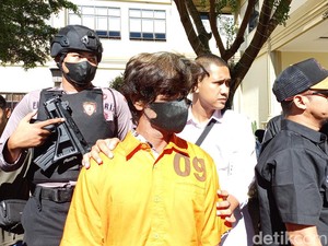 WN Iran Penyelundup 264 Kg Sabu Cair Dibekuk Saat Terdampar di Pantai Banten