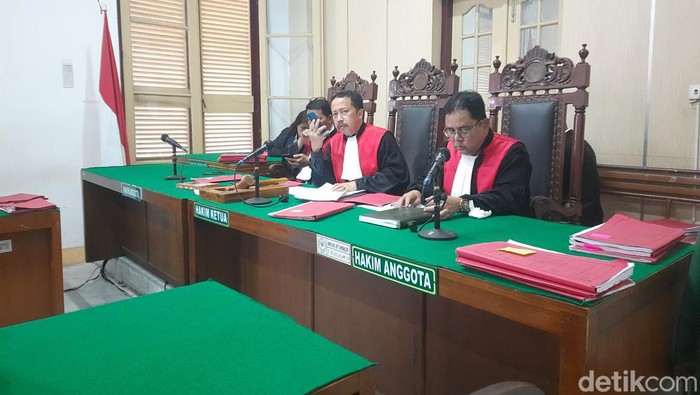 Hakim membaca vonis Baharuddin di PN Medan