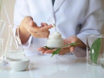 Kata Dermatolog soal Penggunaan Skincare Etiket Biru, Jangan Asal Beli Online!