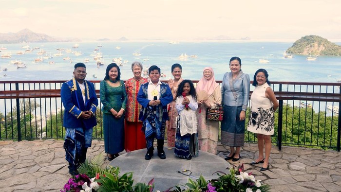 Iriana Jokowi ajak istri pimpinan negara ASEAN ngeteh-ngeteh sambil kenalkan Labuan Bajo.