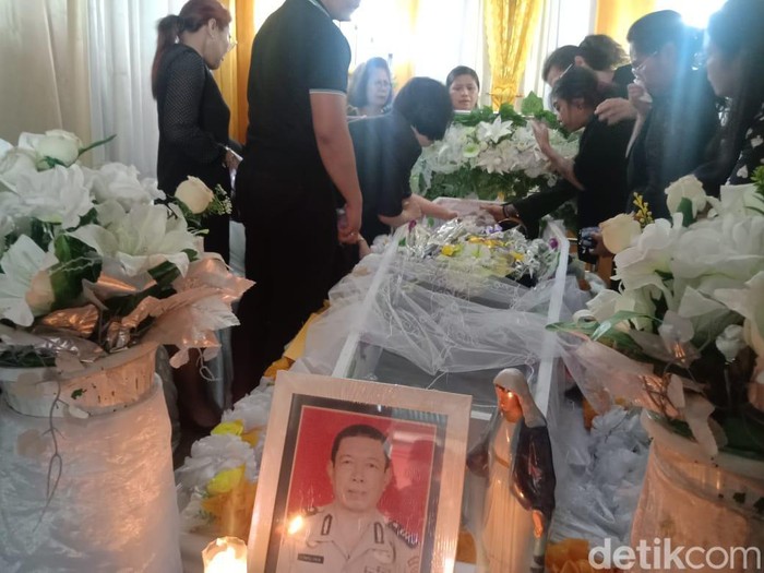 Jenazah AKP I Putu Jasa saat disemayamkan di rumah duka.