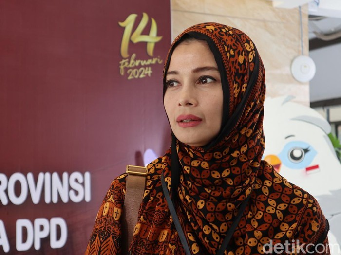 Jihan Fahira saat di Kantor KPU Jabar, Kota Bandung.