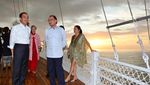 Gaya Jokowi dan Pemimpin ASEAN Berlayar Nikmati Senja di Labuan Bajo