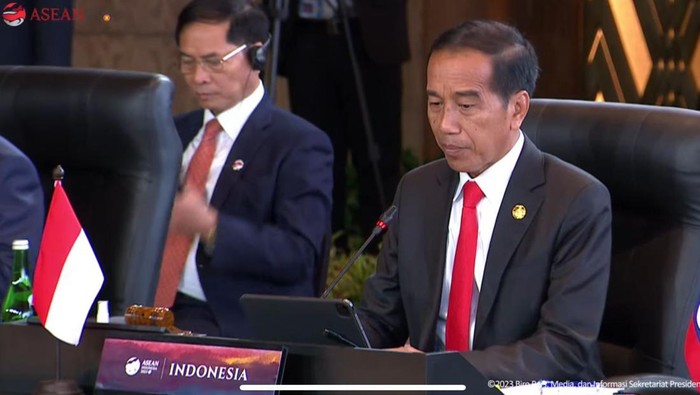 Jokowi pimpin pertemuan ASEAN Inter-Parliamentary Assembly (AIPA) dalam rangkaian KTT ke-42 ASEAN.