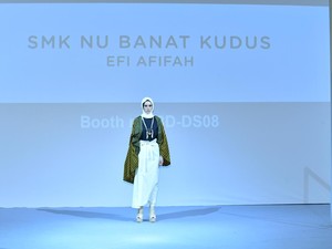 Keren! Karya Siswi SMK di Kudus Melenggang di Hong Kong Fashion Week