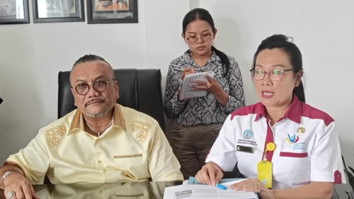 Kepsek SMPN 5 Denpasar Putu Eka Juliana Jaya menyebut sebagian guru yang absen dikarenakan ajakan boikot.