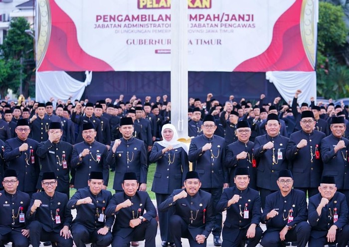 Khofifah Lantik 505 Pejabat Pemprov Jatim