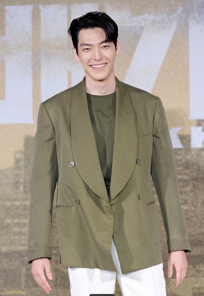 Kim Woo Bin didiagnosis menderita kanker nasofaring pada tahun 2017. Setelah menjalani perawatan, kekasih Shin Min Ah itu resmi dibebaskan dari wajib militer. Foto: Instagram
