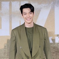 Kim Woo Bin didiagnosis menderita kanker nasofaring pada tahun 2017. Setelah menjalani perawatan, kekasih Shin Min Ah itu resmi dibebaskan dari wajib militer. Foto: Instagram