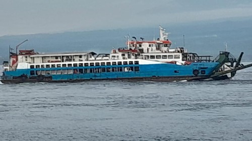 KMP Perkasa 5 yang mengalami mati mesin di Selat Bali, pukul 06.45 Wita, Rabu (10/5/2023).