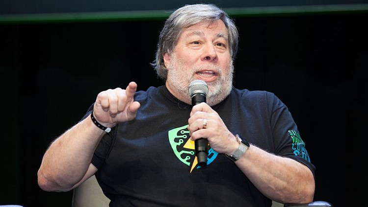 Co-founder Apple Steve Wozniak ikut menyuarakan kekhawatirannya terhadap kecerdasan buatan (AI) yang makin canggih, Menurutnya, AI bisa membuat pengguna semakin sulit mengidentifikasi penipuan dan misinformasi.