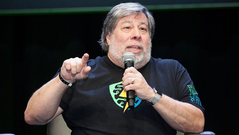 Co-founder Apple Steve Wozniak ikut menyuarakan kekhawatirannya terhadap kecerdasan buatan (AI) yang makin canggih, Menurutnya, AI bisa membuat pengguna semakin sulit mengidentifikasi penipuan dan misinformasi.