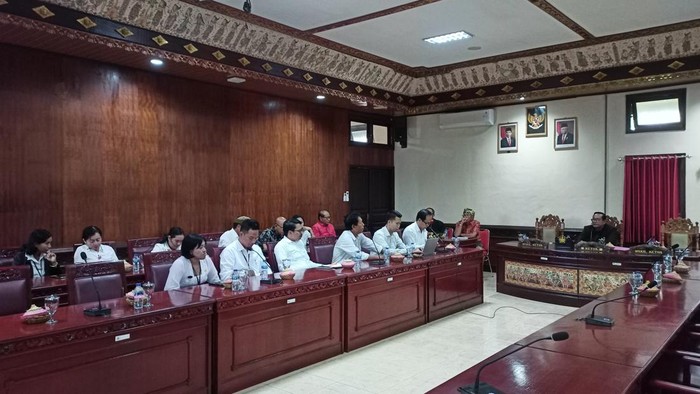 Komisi IV DPRD Tabanan menyoroti nominal tunjangan kepala sekolah (kepsek) yang dinilai kecil. Yaitu, hanya Rp 125 ribu per bulan.