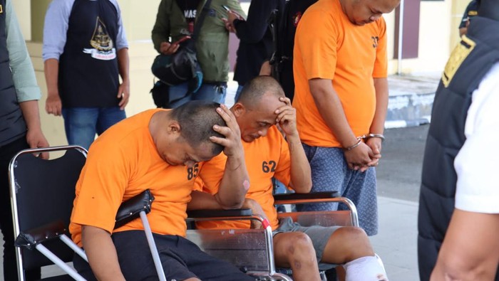 Komplotan pembobol gudang rokok di Serang, Banten.
