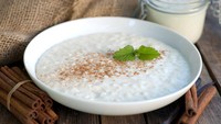 Milchreis adalah makanan pokok di sebagian rumah nenek-nenek di Jerman. Milchreis (nasi susu) adalah puding beras krim yang terbuat dari arborio, nasi putih berbiji sedang atau panjang yang dimaniskan dengan kayu manis dan gula dan disiram dengan ekstrak vanili.