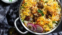 Biryani dicintai di seluruh anak benua India dan dikatakan berasal dari Iran. Nasi biryani hampir selalu ada dalam menu untuk acara-acara khusus di India.