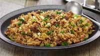 Louisiana dirty rice lebih disukai jika dibuat dari beras bulir panjang dari rawa-rawa Louisiana selatan dengan dibalut hati atau ampela ayam cincang.