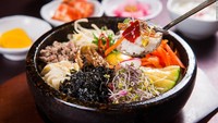 Bibimbap diterjemahkan nasi campur. Bibimbap terdiri dari nasi yang disajikan dalam mangkuk dan atasnya dengan susunan daging berwarna-warni yang disiapkan secara individual dan sayuran.