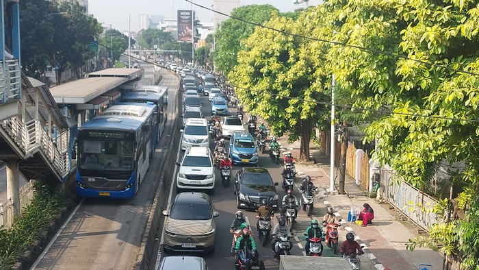 Lalin Mampang Prapatan Arah Kuningan Jaksel Macet Pagi Ini (Rumondang/detikcom)