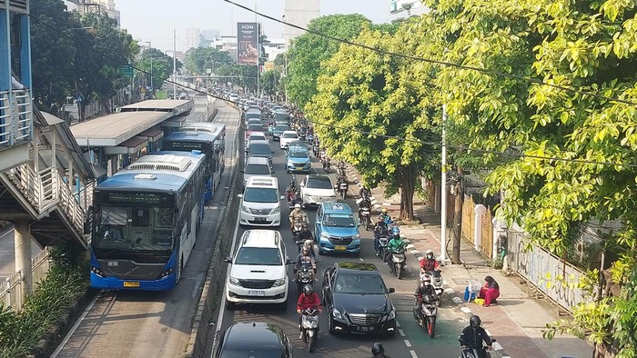 Lalin Jalan Mampang Prapatan Arah Kuningan Jaksel Macet Pagi Ini 0942