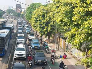 Lalin Jalan Mampang Prapatan Arah Kuningan Jaksel Macet Pagi Ini