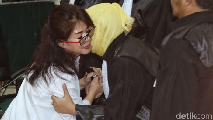 Linda Divonis 17 Tahun Penjara di Kasus Narkoba Irjen Teddy Minahasa Terdakwa Linda menjalani sidang vonis di Pengadilan Jakarta Barat, Rabu (10/5/2023). Linda Pujiastuti alias Anita dinyatakan bersalah dalam kasus narkoba yang turut menjerat eks Kapolda Sumbar Irjen Teddy Minahasa dan Linda divonis 17 tahun penjara.