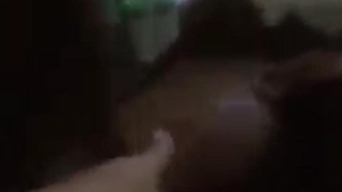 Geger di media sosial seorang pria di Kota Makassar, Sulawesi Selatan (Sulsel) terkapar usai diduga ditembak polisi.
