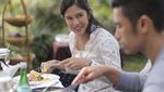 Makin Cantik, Gaya Dian Sastro Saat Jadi Dosen hingga Kulineran