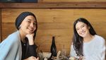 Makin Cantik, Gaya Dian Sastro Saat Jadi Dosen hingga Kulineran