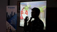 Ratusan mahasiswa yang didominasi dari Jurusan Teknik Mesin, Fakultas Teknik, Universitas Riau menjadi partisipan dalam ini. Mereka tampak antusias mengikuti dan bertukar ilmu tentang pendingin ruangan ini.
