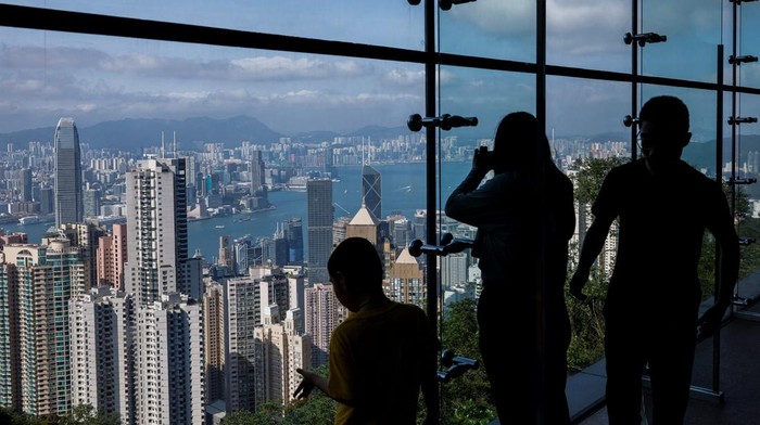 Menikmati Indahnya Lanskap Kota Hong Kong dari Ketinggian An evening view of the financial Central district and Victoria Harbour in Hong Kong, China, May 9, 2023. REUTERS/Tyrone Siu