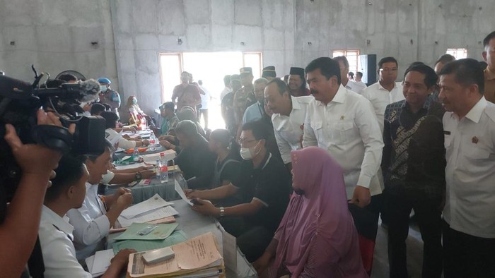 Menteri ATR/Kepala BPN Hadi Tjahjanto cek ganti rugi lahan proyek tol Yogya-Bawen