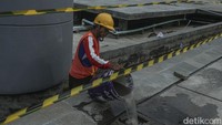 Biasanya Pertunjukan air mancur ini hanya dilaksanakan pada akhir pekan, yaitu setiap hari Sabtu dan Minggu malam. 
