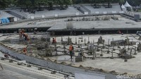 Sebagai informasi, Lapangan Banteng berada di Pasar Baru, Sawah Besar, Jakarta Pusat. Jam operasonalnya mulai dari 07.00 hingga 20.00 WIB dengan tiket gratis.