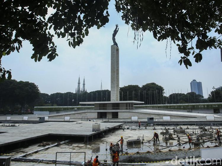 Mohon Maaf, Atraksi Air Mancur Lapangan Banteng Sementara Ditiadakan
