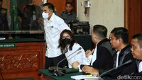 Sidang itu terkait kasus narkotika yang menjerat Kapolda Sumatera Barat Teddy Minahasa.   