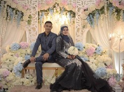 8 Foto Pasangan Viral Guruku Kini Istriku, Beda Usia 26 Tahun