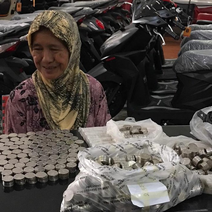 Nenek di Malang beli motor uang kkoin