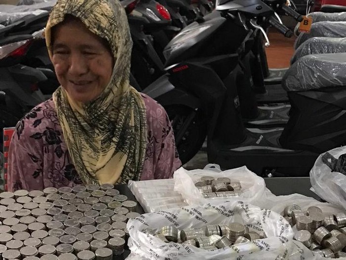 Nenek di Malang beli motor uang kkoin