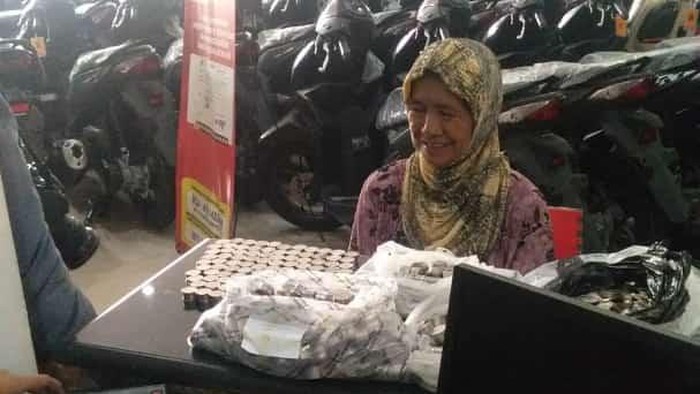 Nenek di Malang beli motor uang kkoin