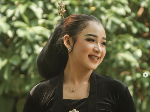 Dalam beberapa waktu terakhir, nama Niken Salindry mencuri perhatian bahkan viral. Penasaran siapa Niken Salindry? berikut profil singkatnya.